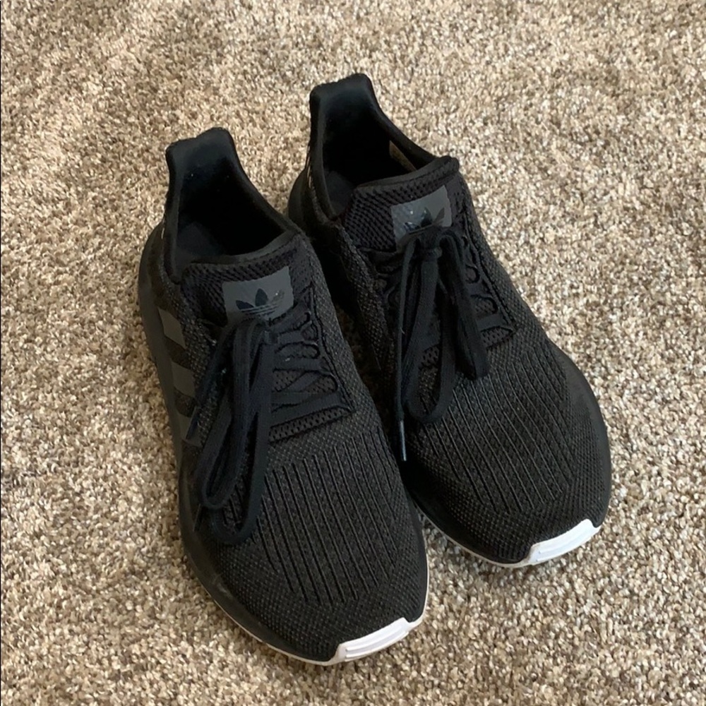 Adidas Swift tennis shoes, sz 10